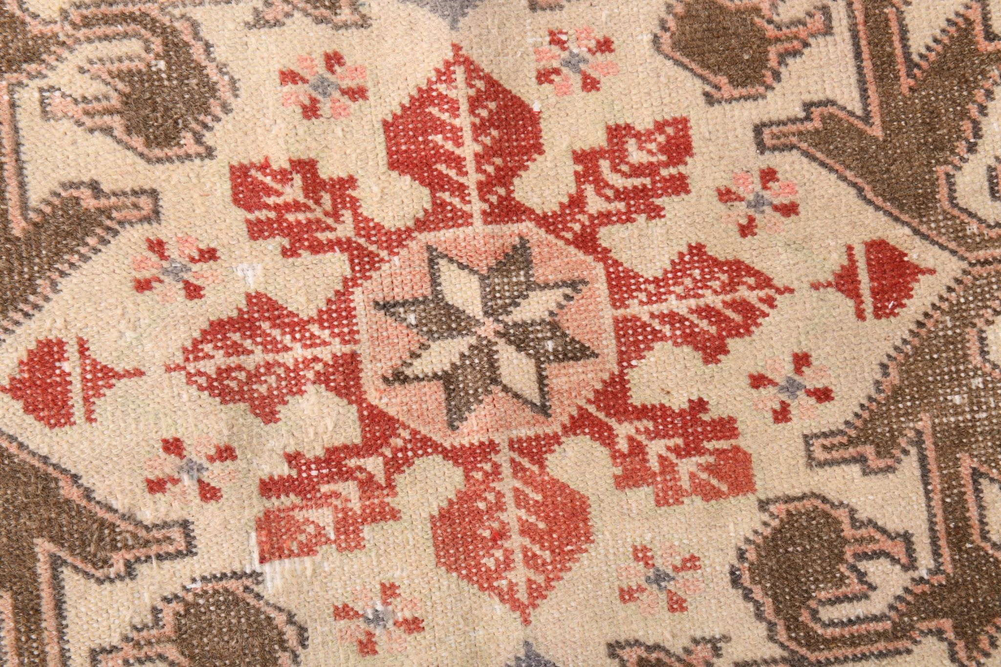 4x7 Salmon & Brown Classic Vintage Rug, 139x227Cm