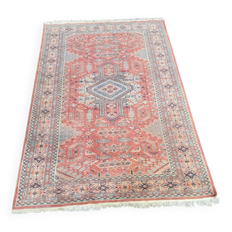 Tapis d’orient fait main en laine . 1950