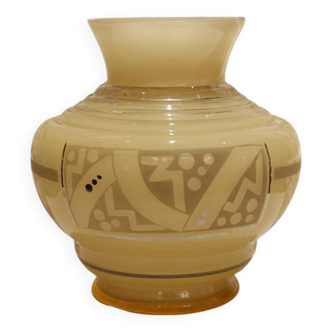 Vase en verre jaune décor Art Déco signé D'Argyl vers 1930