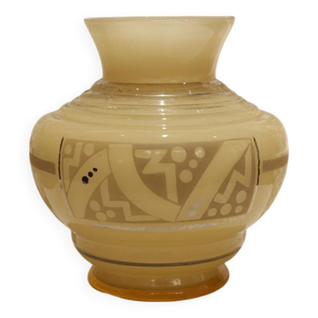Yellow glass vase with Art Deco decoration signed D'Argyl circa 1930