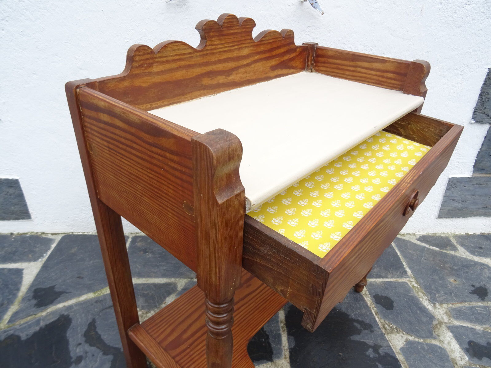 Table de toilette en pichepin