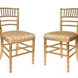 Paire de chaises en bois doré façon bambou