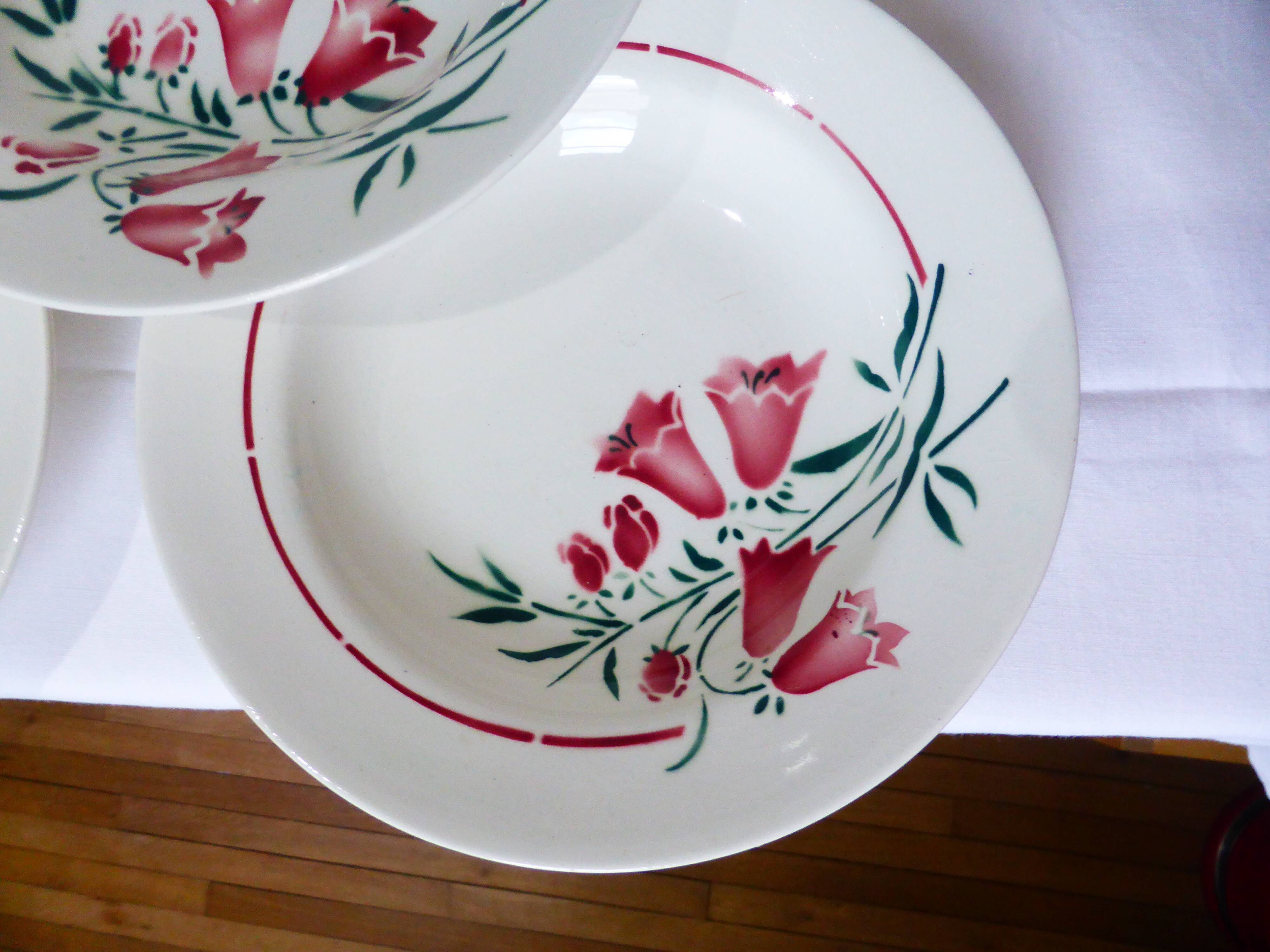 5 hollow plates of St Amand model Peg