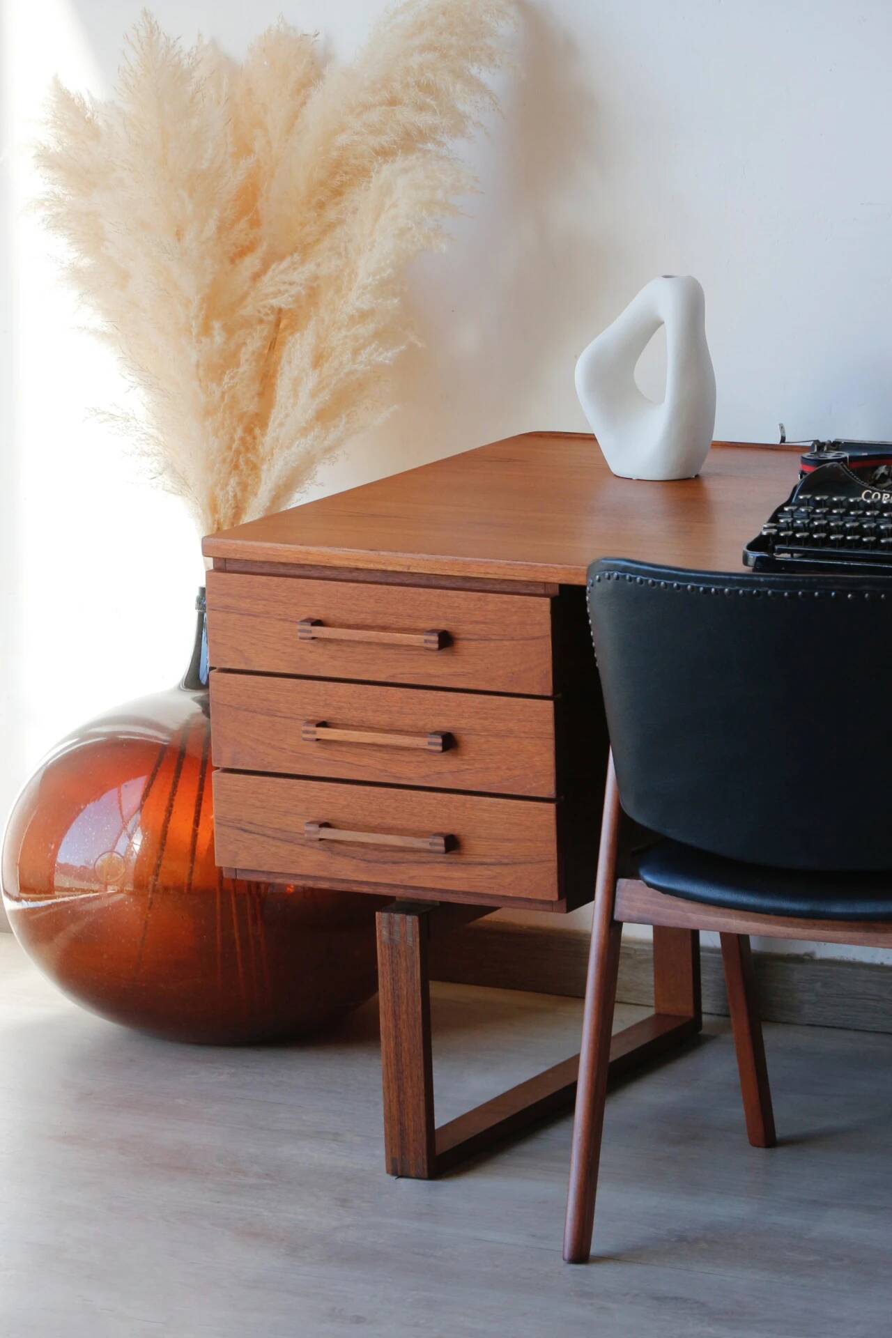 Bureau freestanding teck scandinave années 60 | Dyrlund