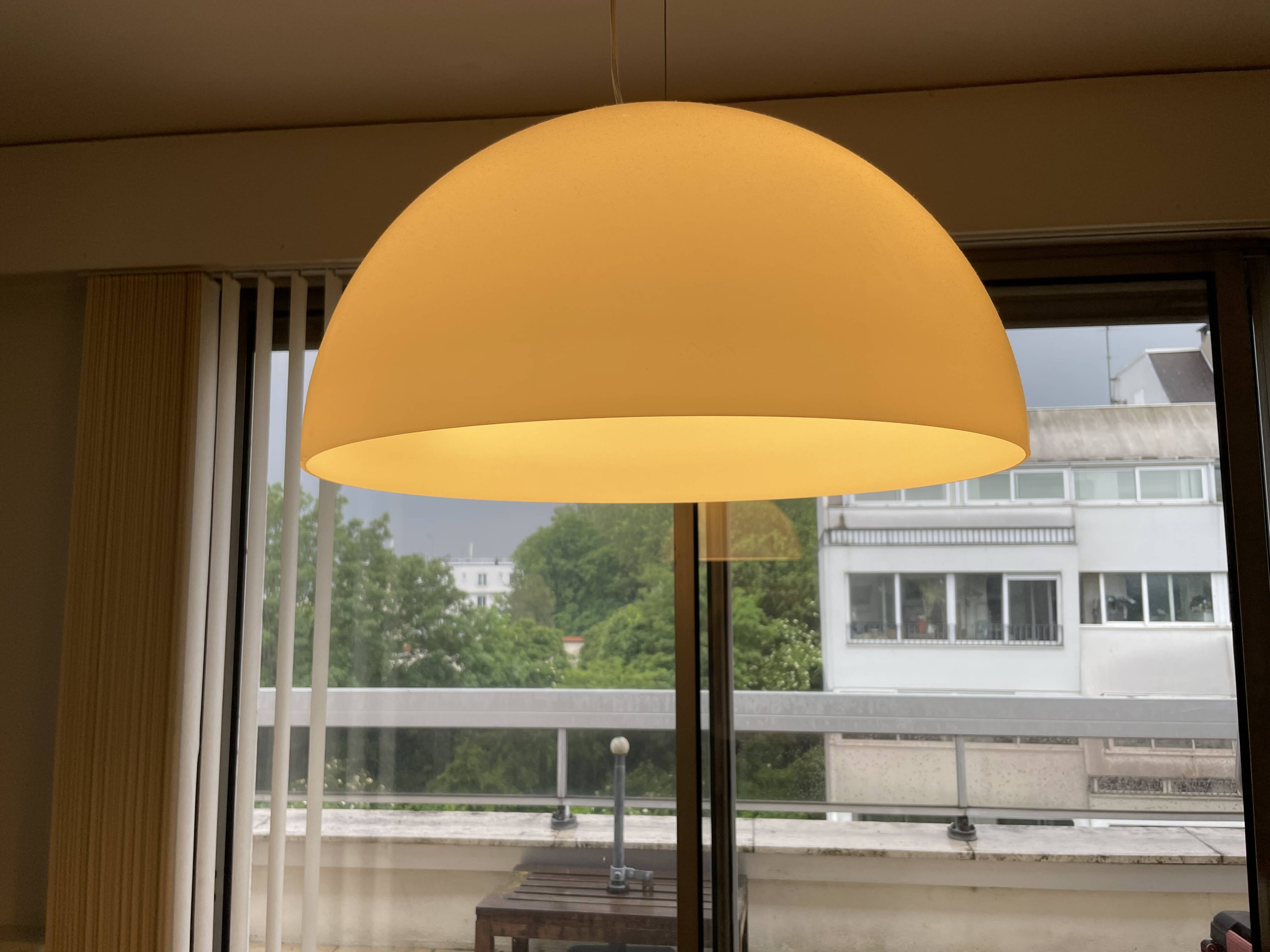2 glass suspensions model Sonora438 by Vico Magistretti for Oluce