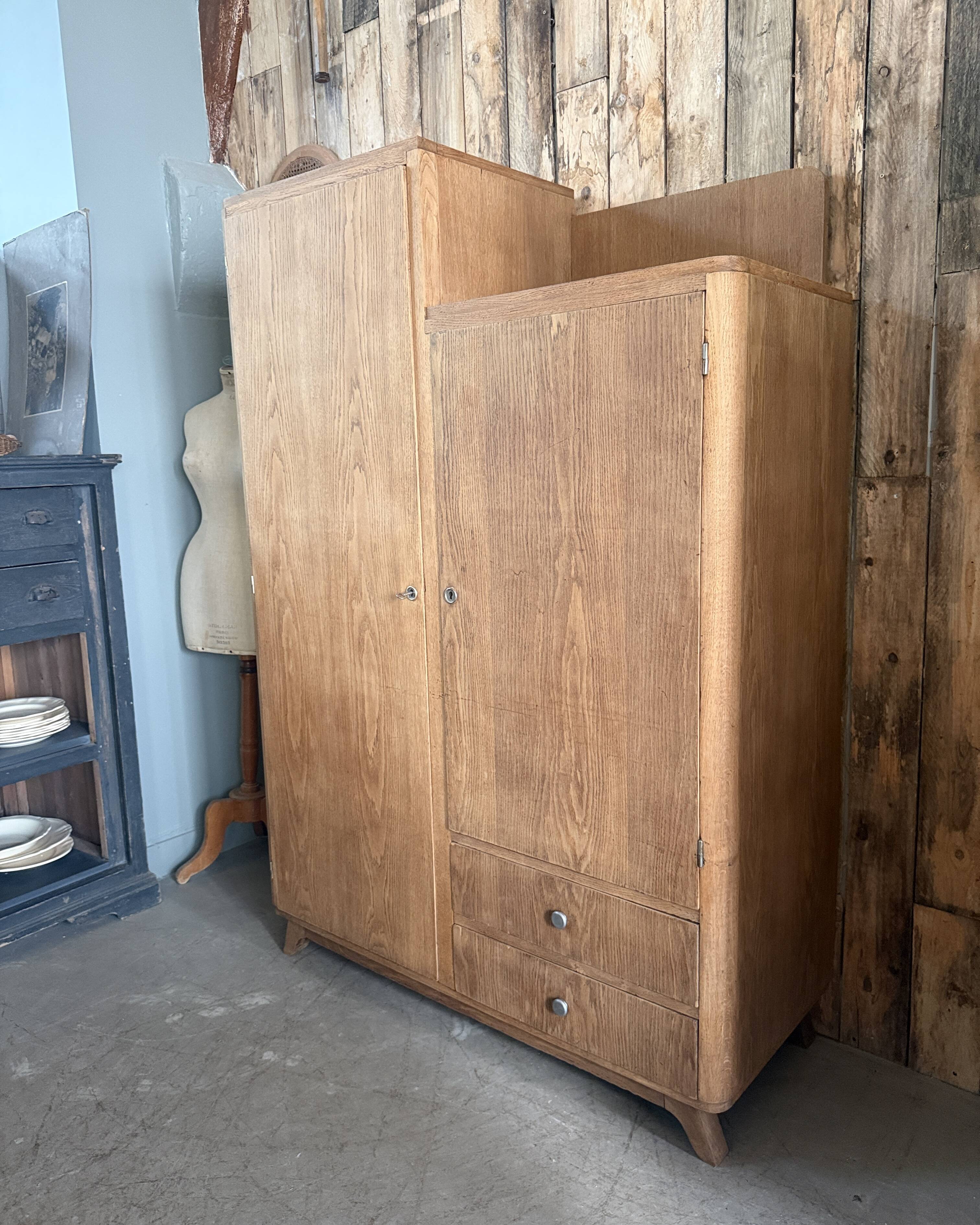Armoire asymétrique art déco en chêne (restaurée)