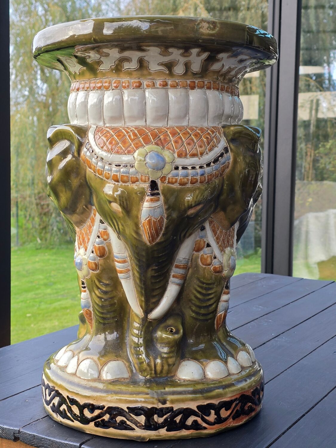 Table d'appoint éléphant en céramique