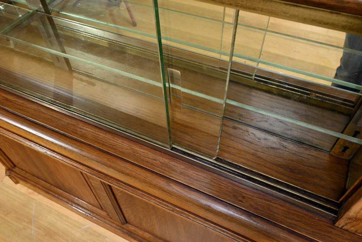 Oak apothecary counter – 1920