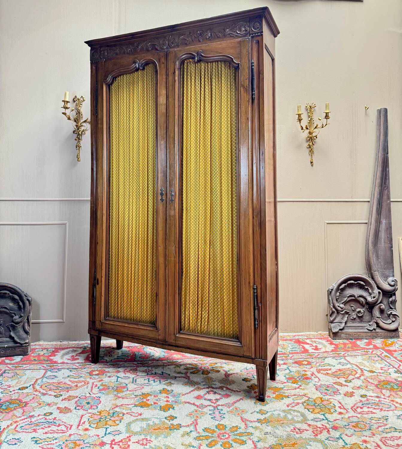 Provençal walnut bookcase from the Louis XVI period, 18th century