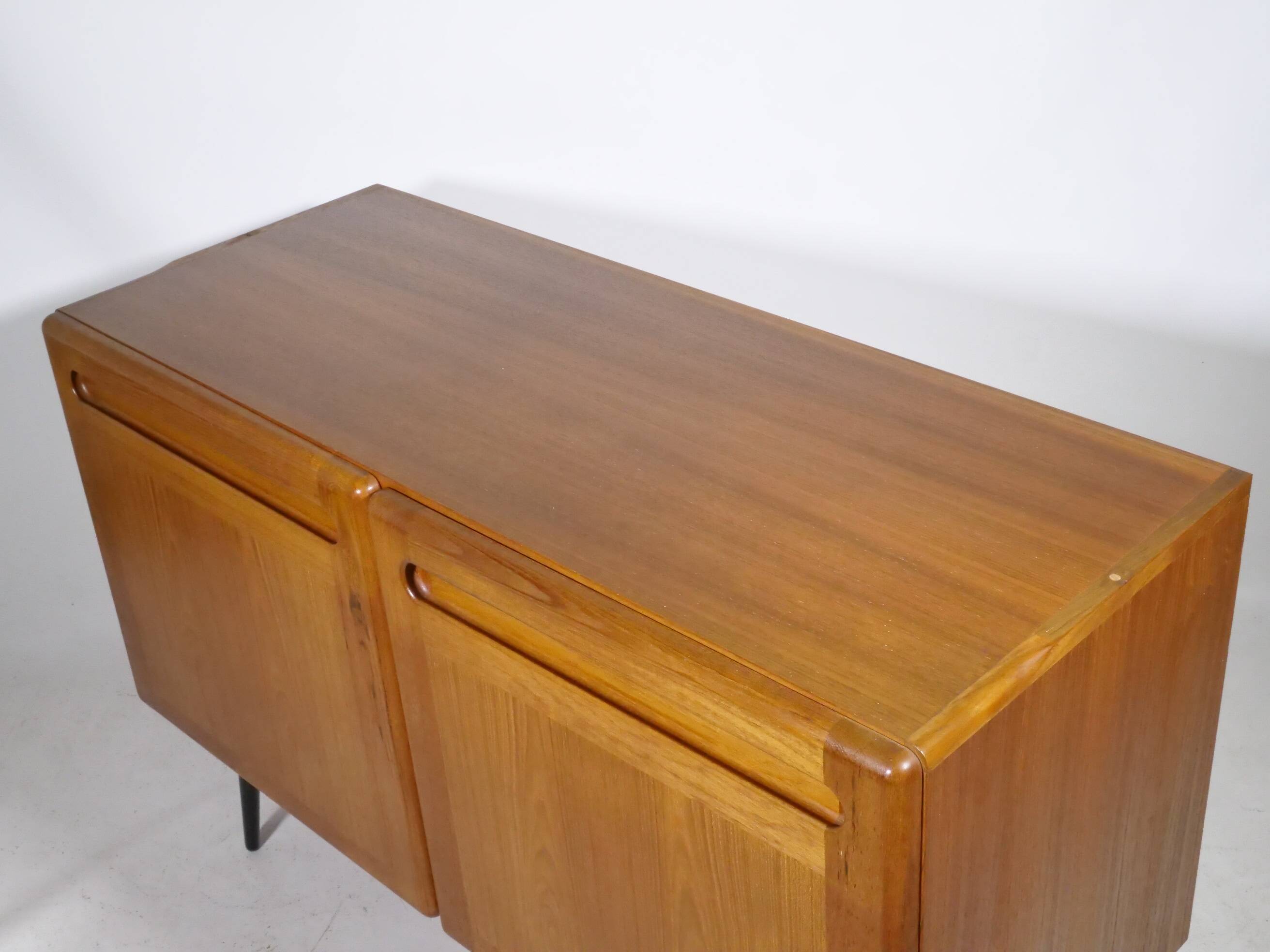 Buffet design danois en teck des années 1960