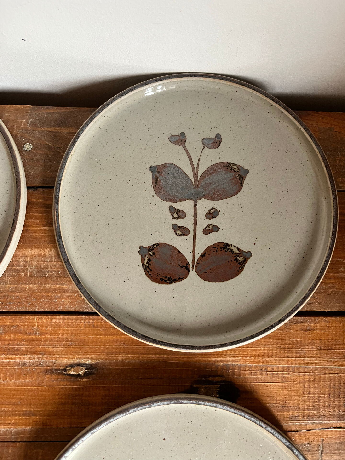 4 assiettes à dessert en grès