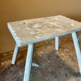Tabouret hongrois en bois brut