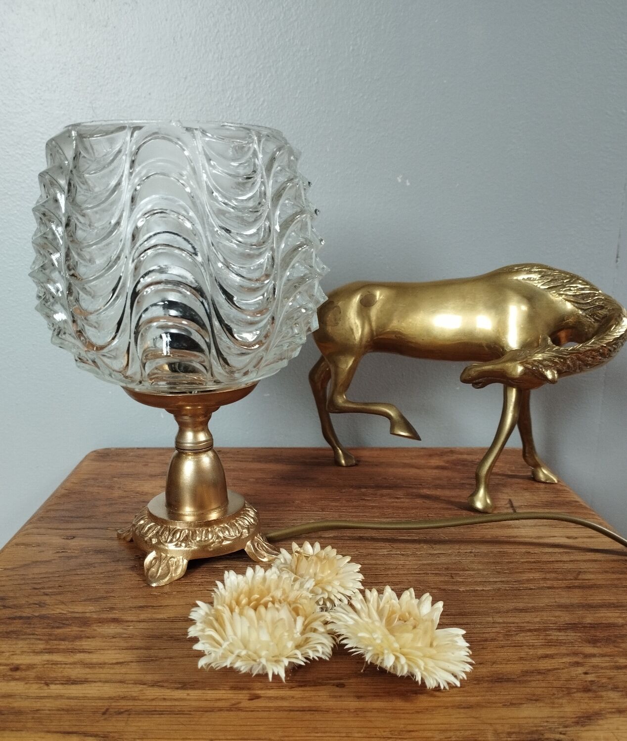 Golden metal foot lamp, twisted glass, vintage