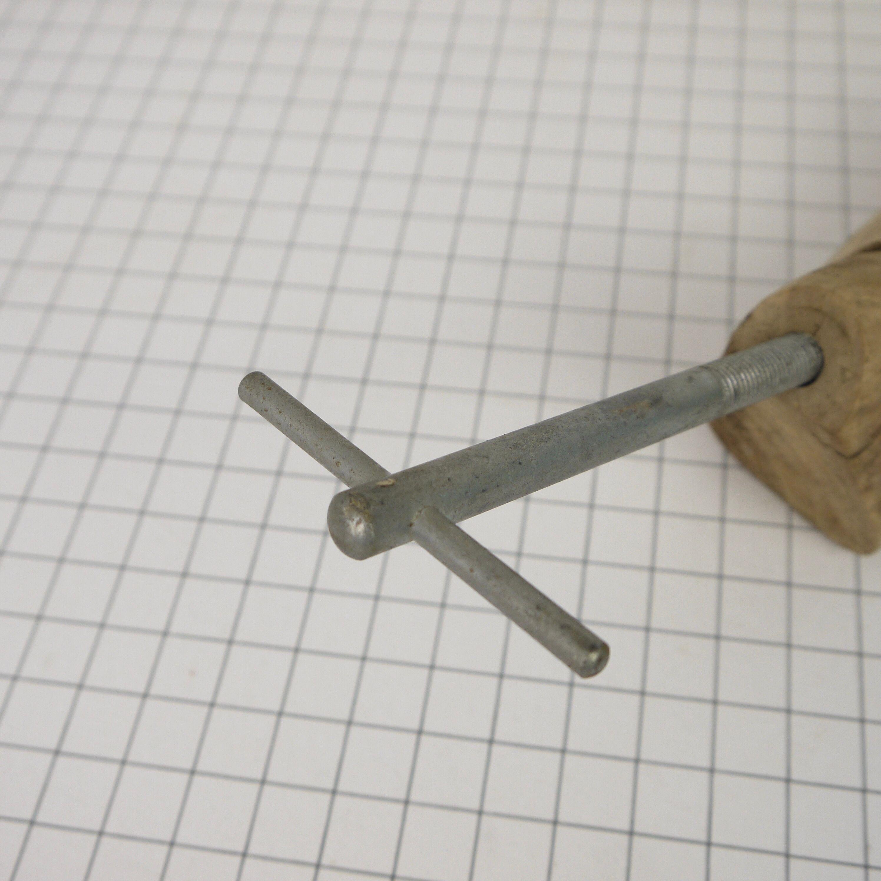 Screw 27 cm wooden shoe