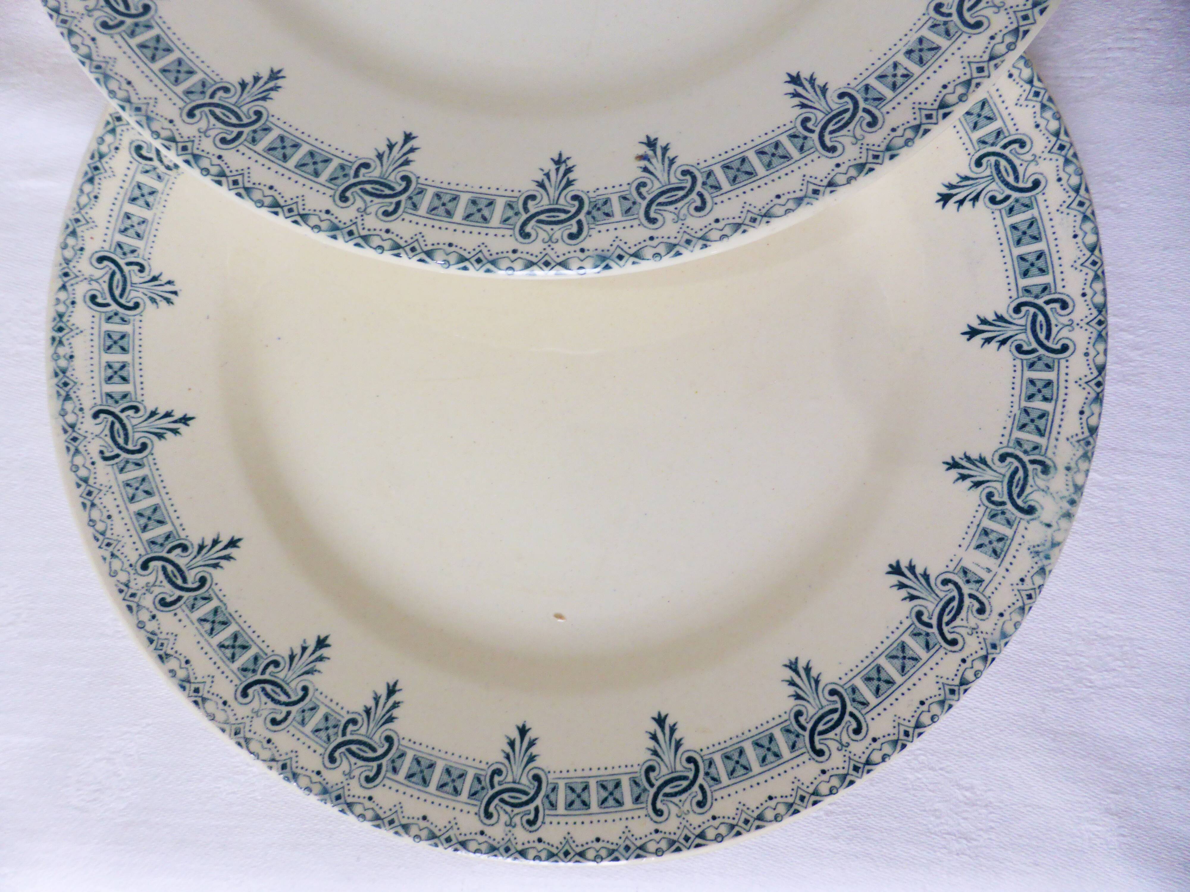4 assiettes dessert vintage en terre de fer modèle Boetie