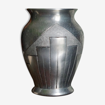 Vase Art Déco en aluminium martelé signé Art Gout
