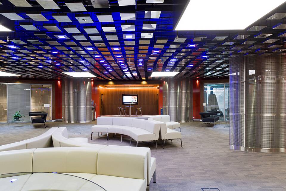 Banquette modulaire courbe Bene cuir crème – 24 modules – Autriche 2008
