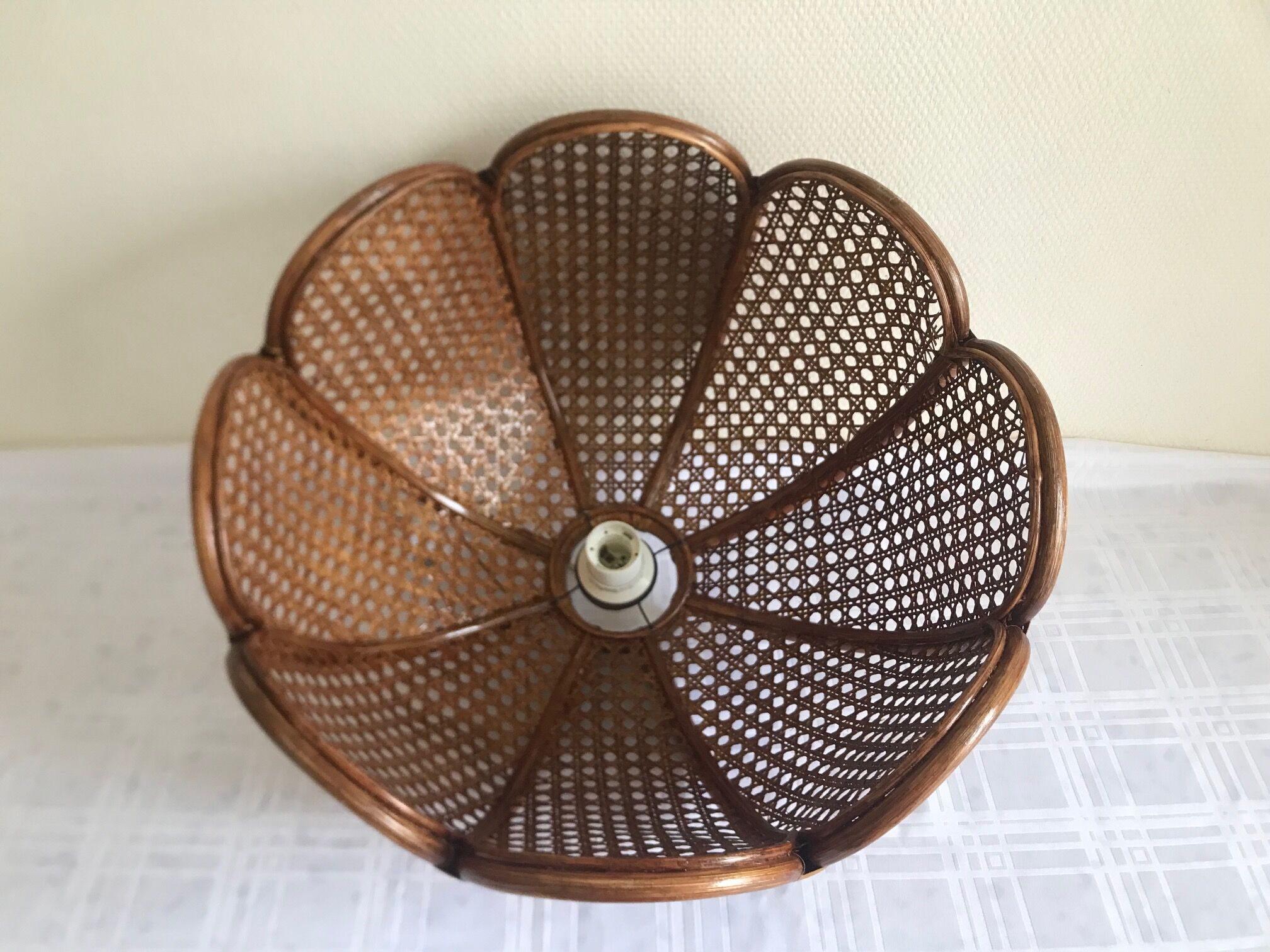 Suspension fleur rotin