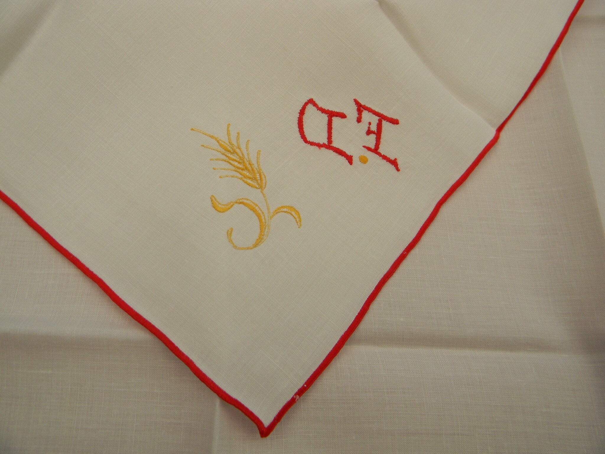 Set of 12 napkins flower décor.