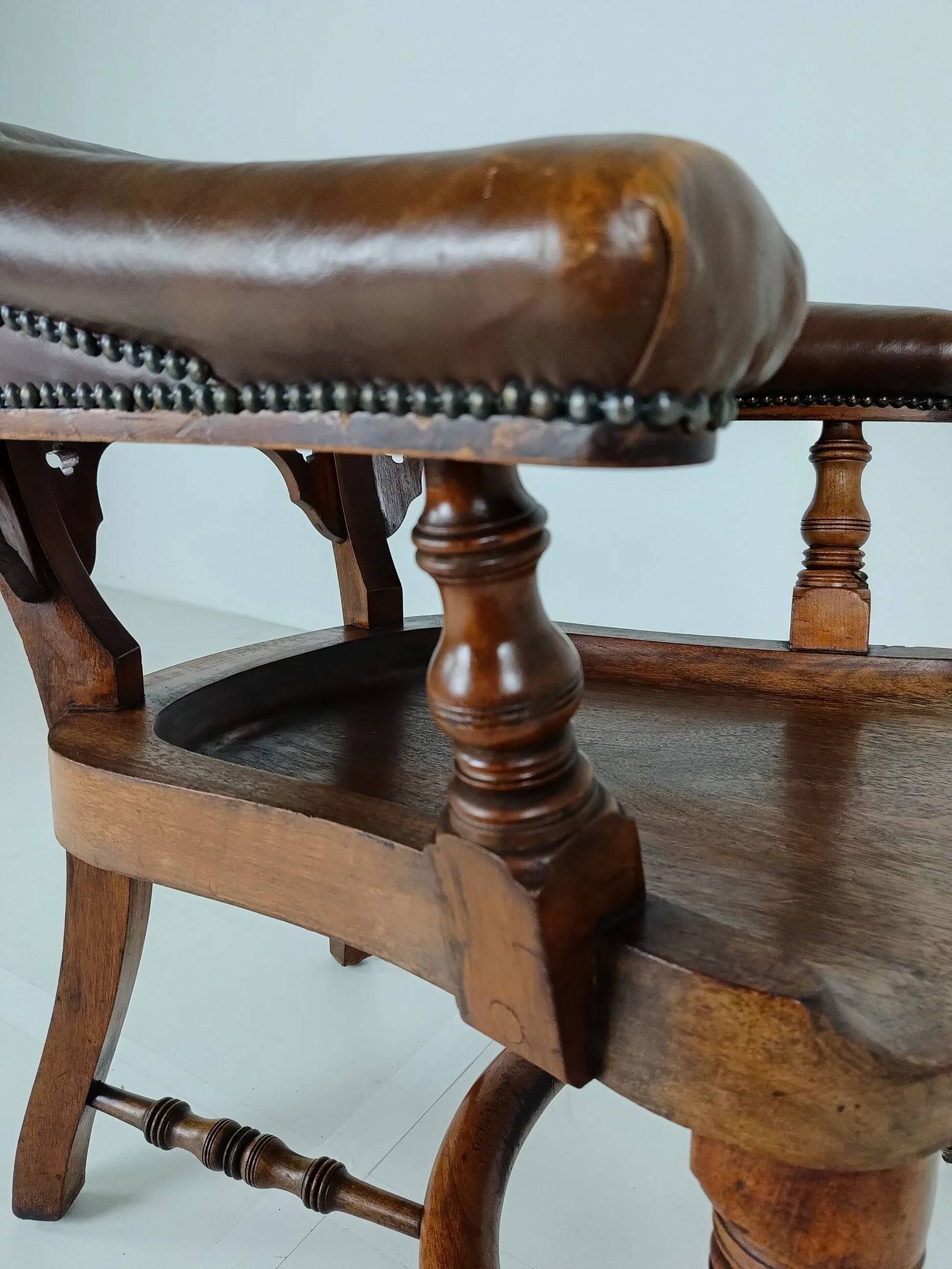 Chaise de bureau victorienne en acajou et cuir