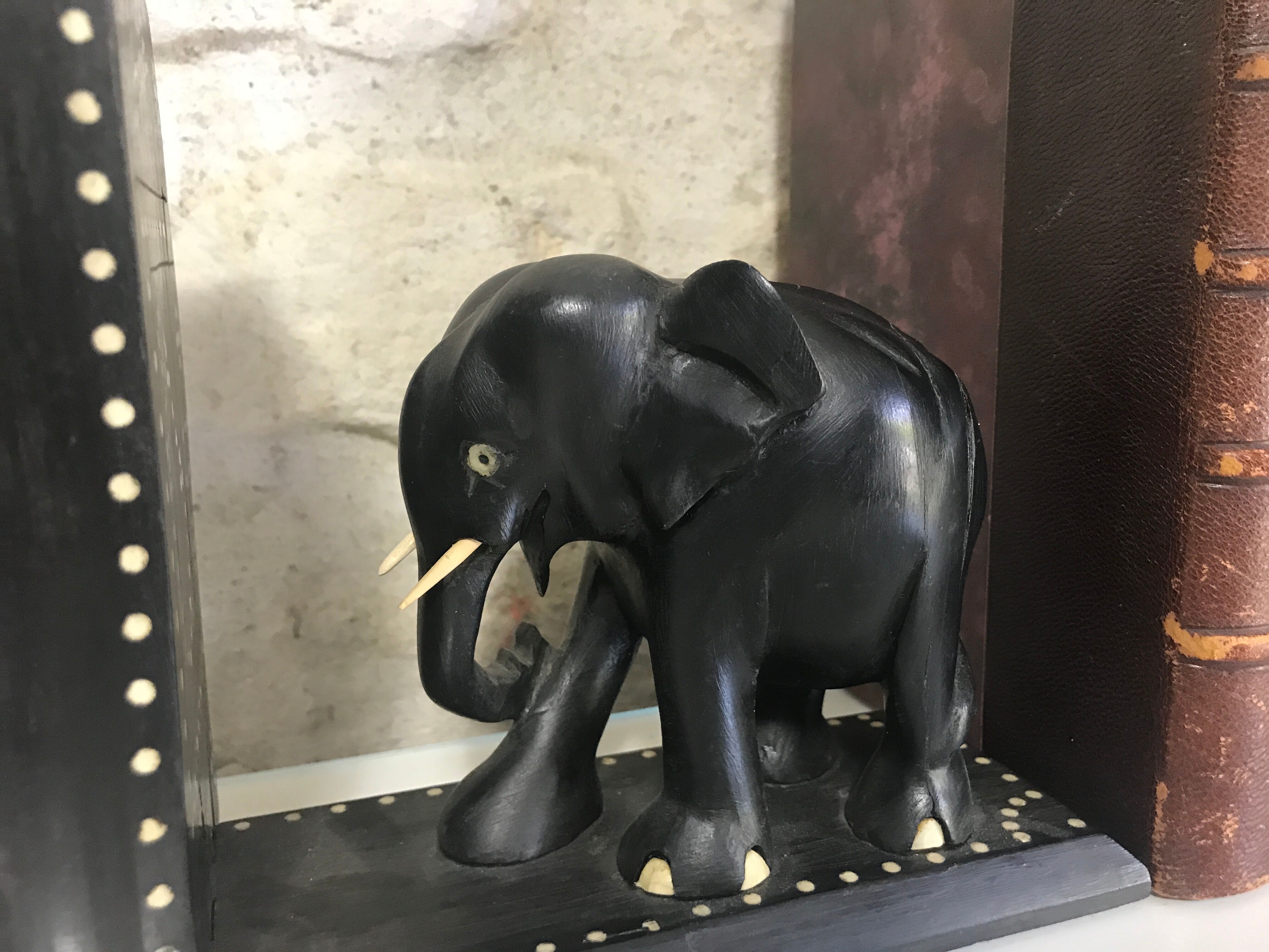 Serre-Livres éléphants en bois noirci vers 1930