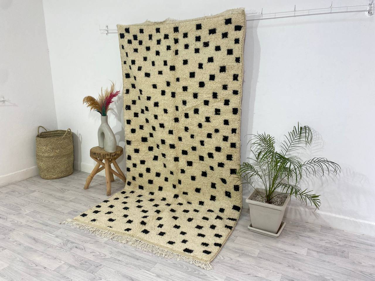 Handmade wool berber rug 276 x 157 cm