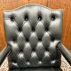 Chaise de bureau noire du président anglais