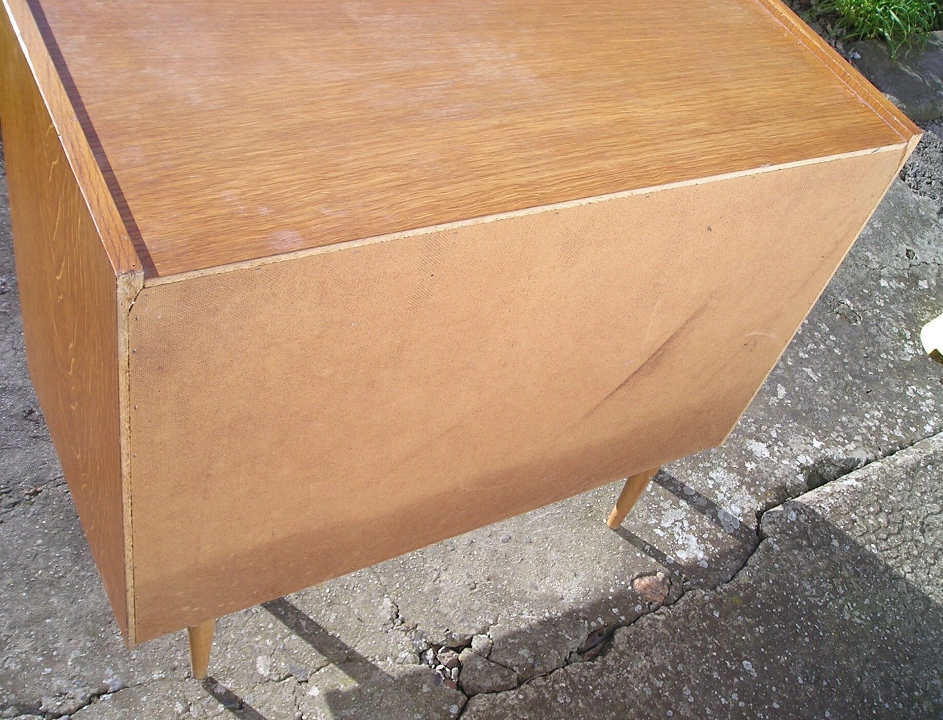 Convenient 3-drawer oak veneer 1970