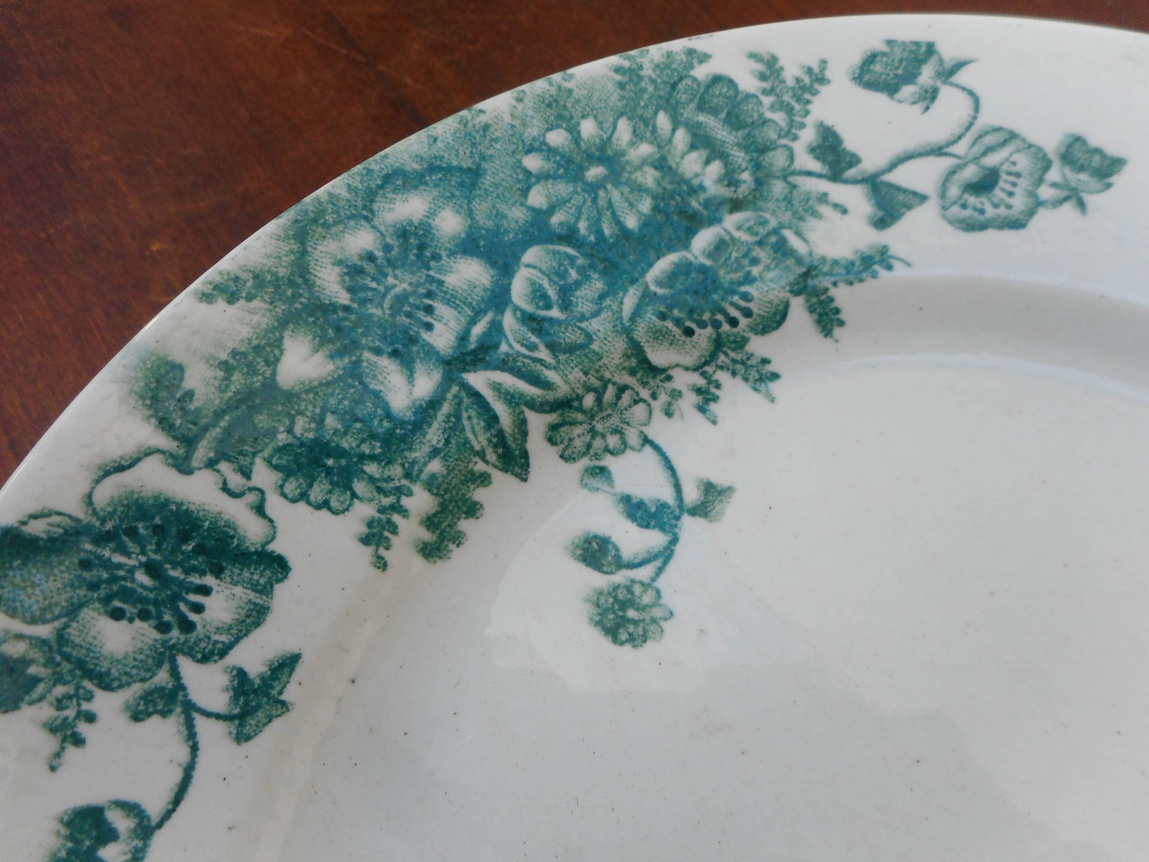 Six earthenware plates