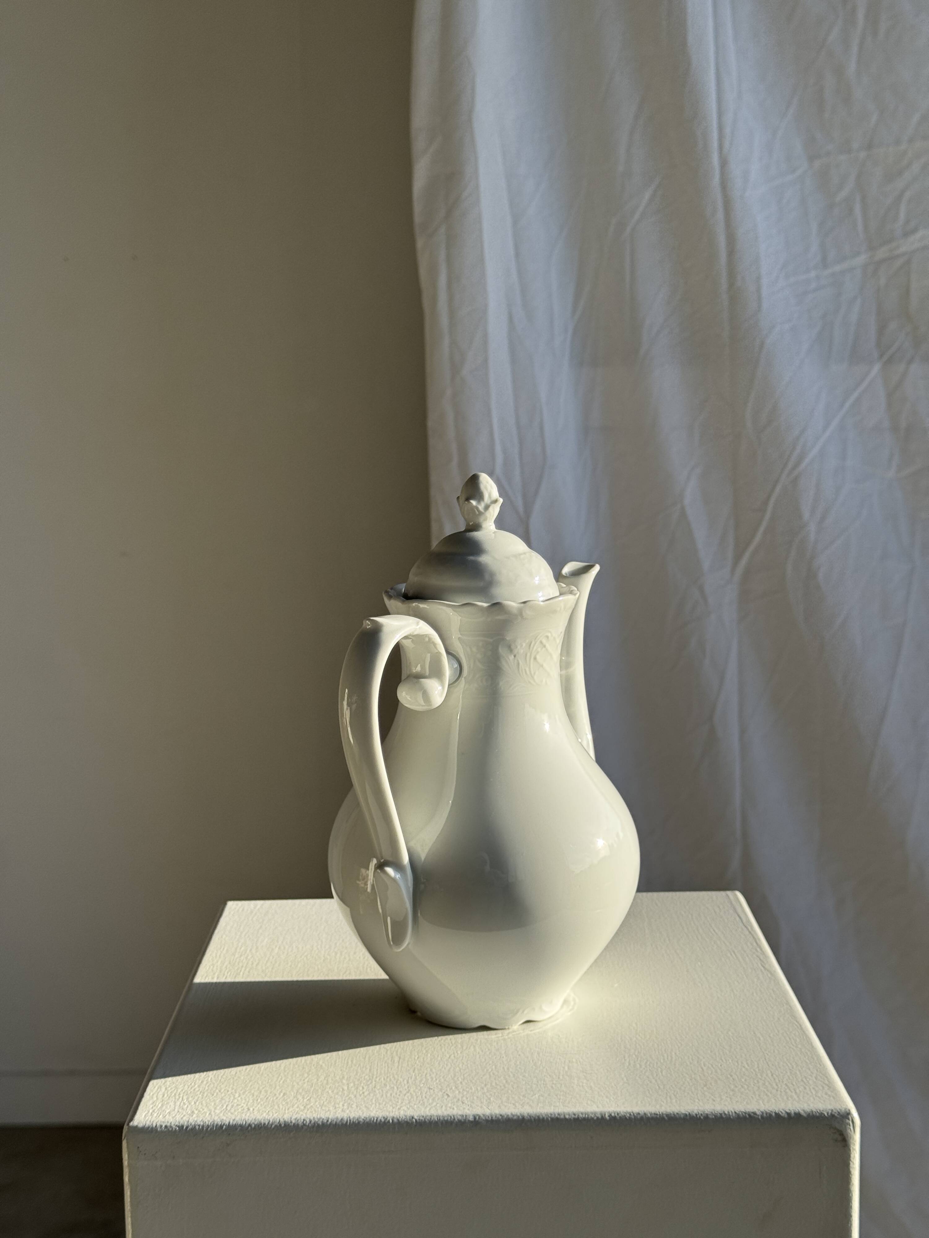 White Bavarian porcelain teapot H27