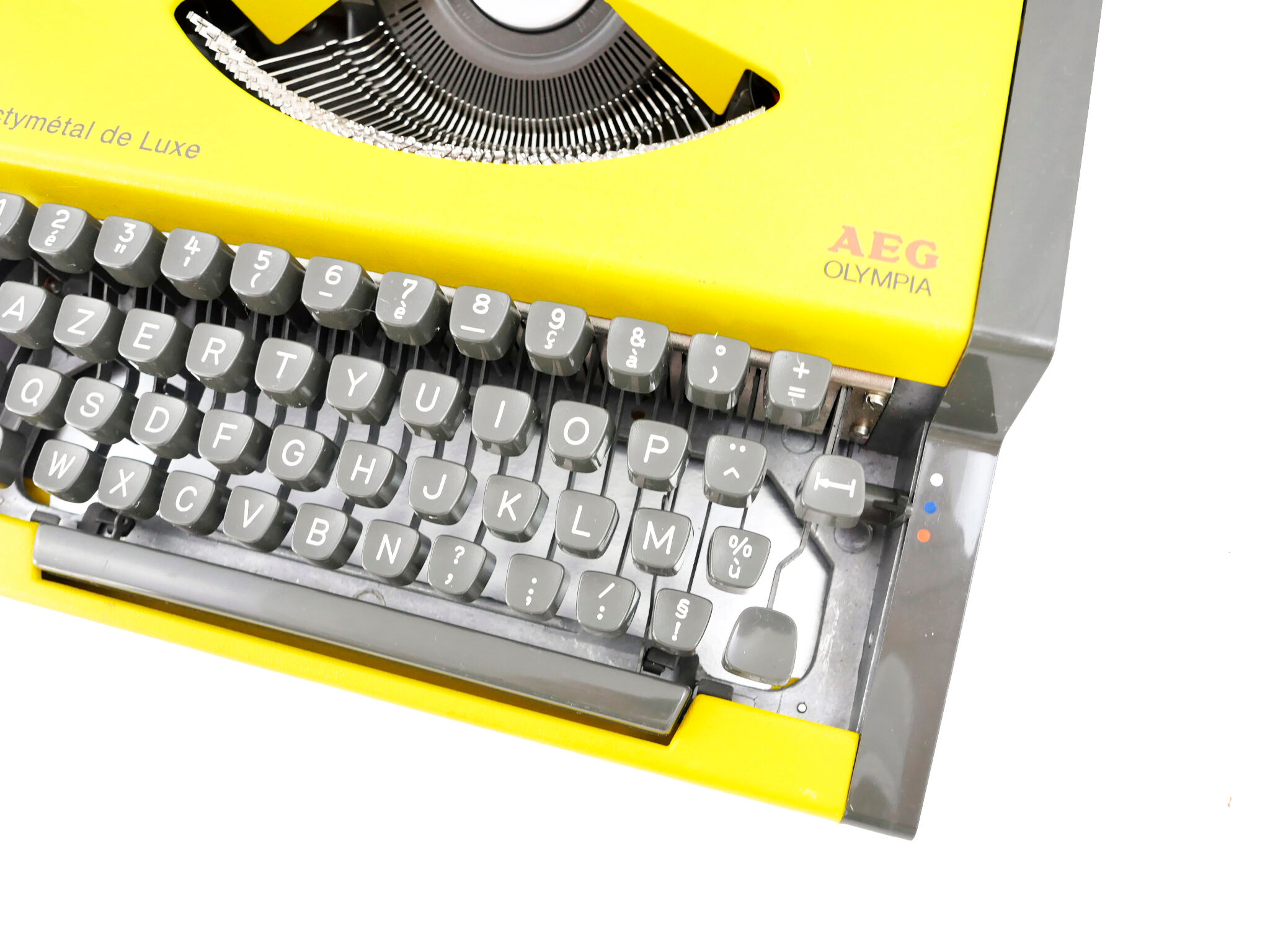 Machine à écrire Olympia AEG Dactymétal De Luxe Jaune révisée ruban neuf avec valise verte