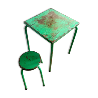 Table green patina and its stool