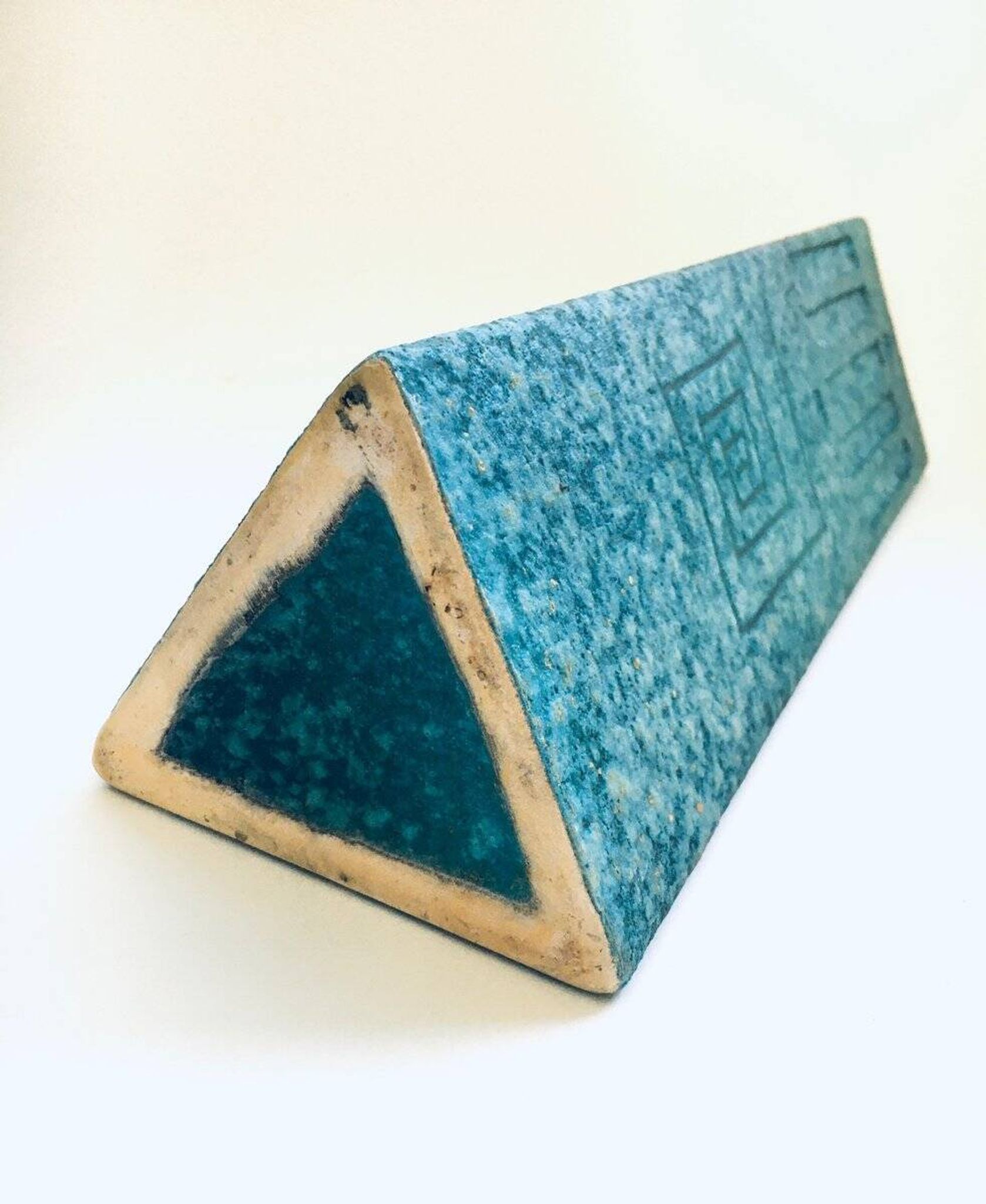 Art Ceramics Sgraffito Triangular Vase by Alvino Bagni for Raymor, 1960s