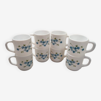 Arcopal cups with blue flowers
