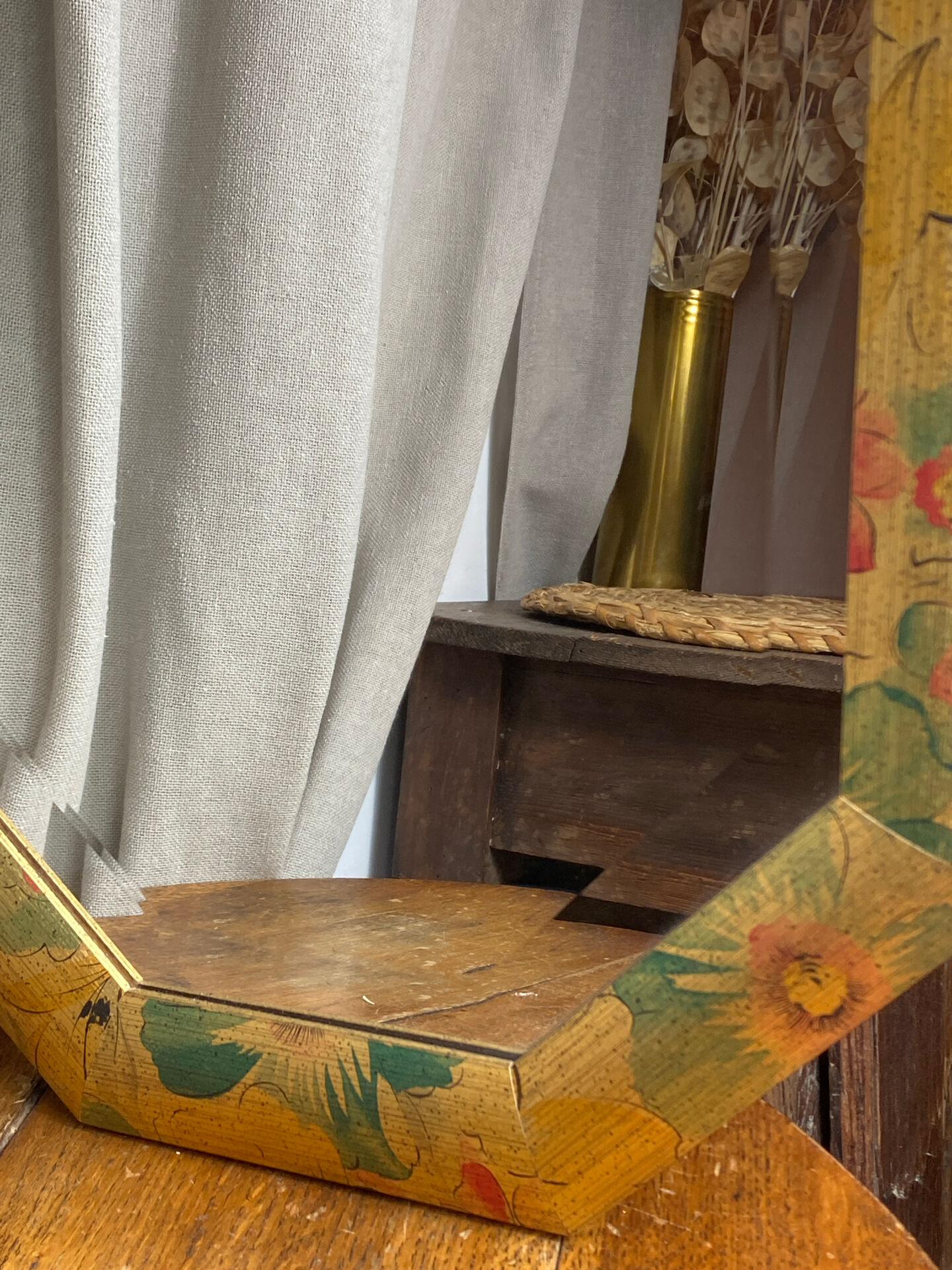 Miroir biseauté, de forme octogonale, en bois