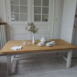 Table basse réalisée à partir d'une table de ferme vintage en bois massif