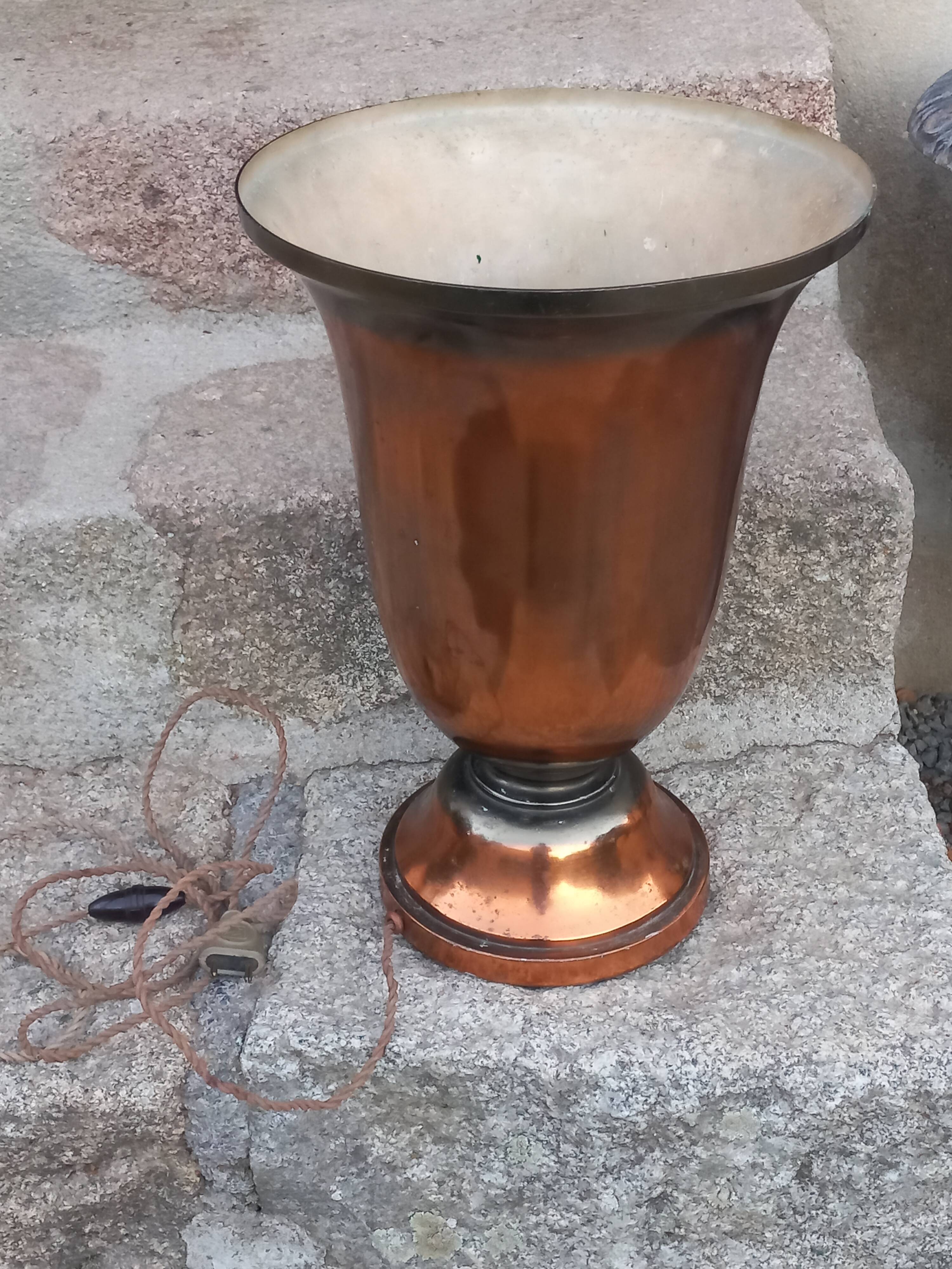 Art Deco tulip lamp in copper metal, 42.5cm from the 1930s.