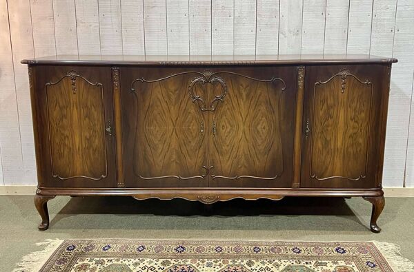 Enfilade anglaise Chippendale en noyer des années 1950