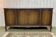 Enfilade anglaise Chippendale en noyer des années 1950