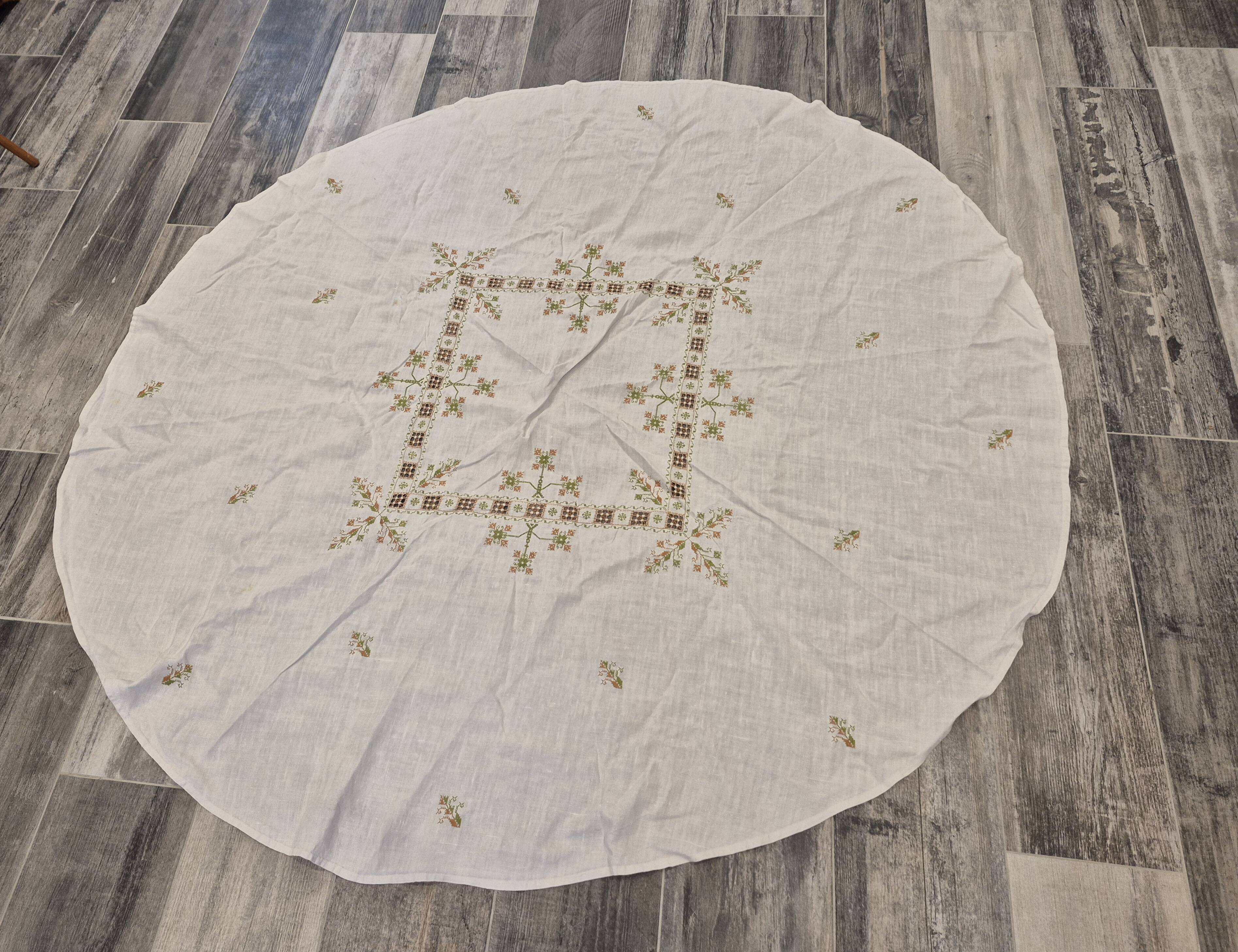 Nappe XXL en lin brodé