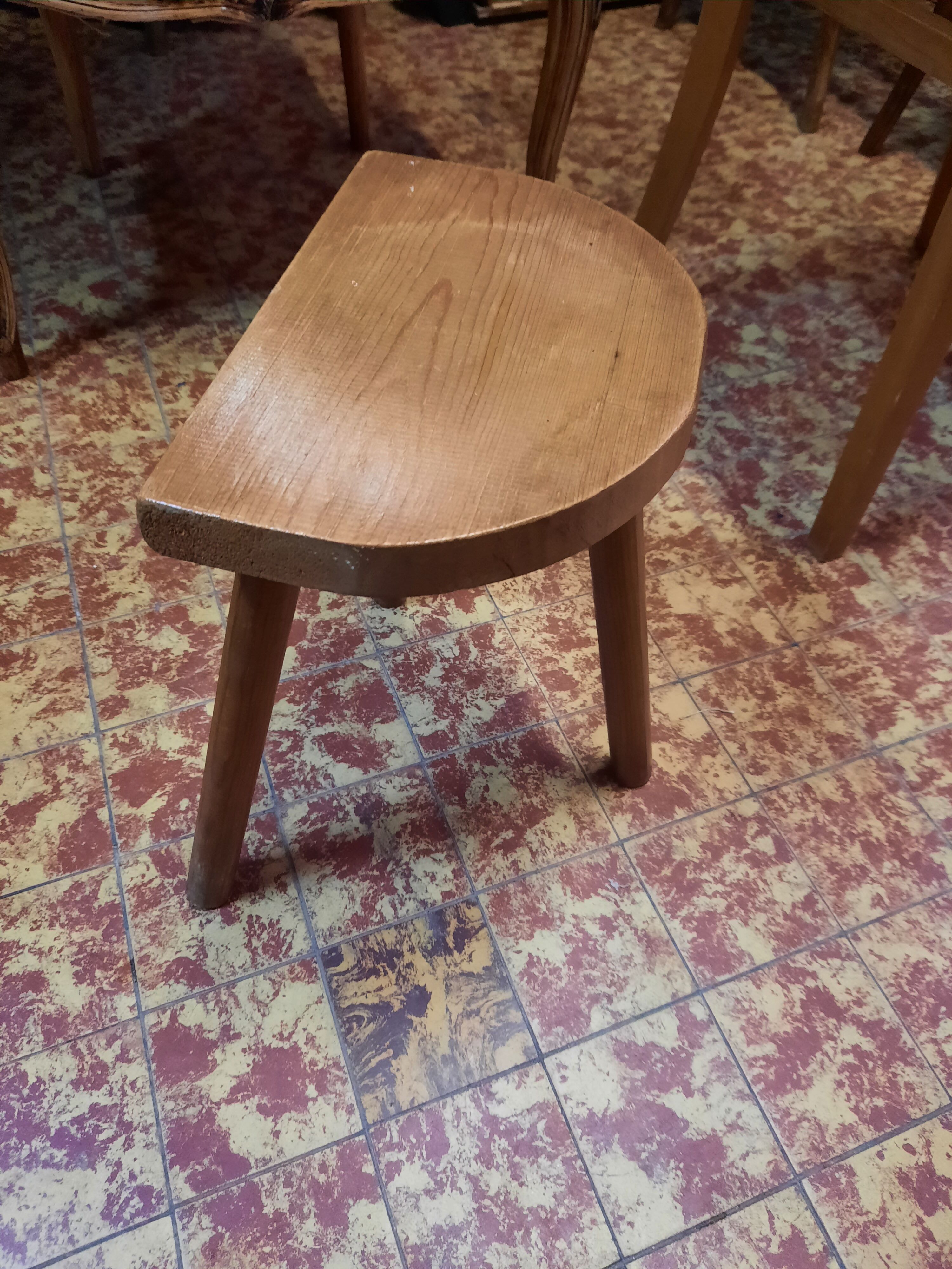 Tripod stool