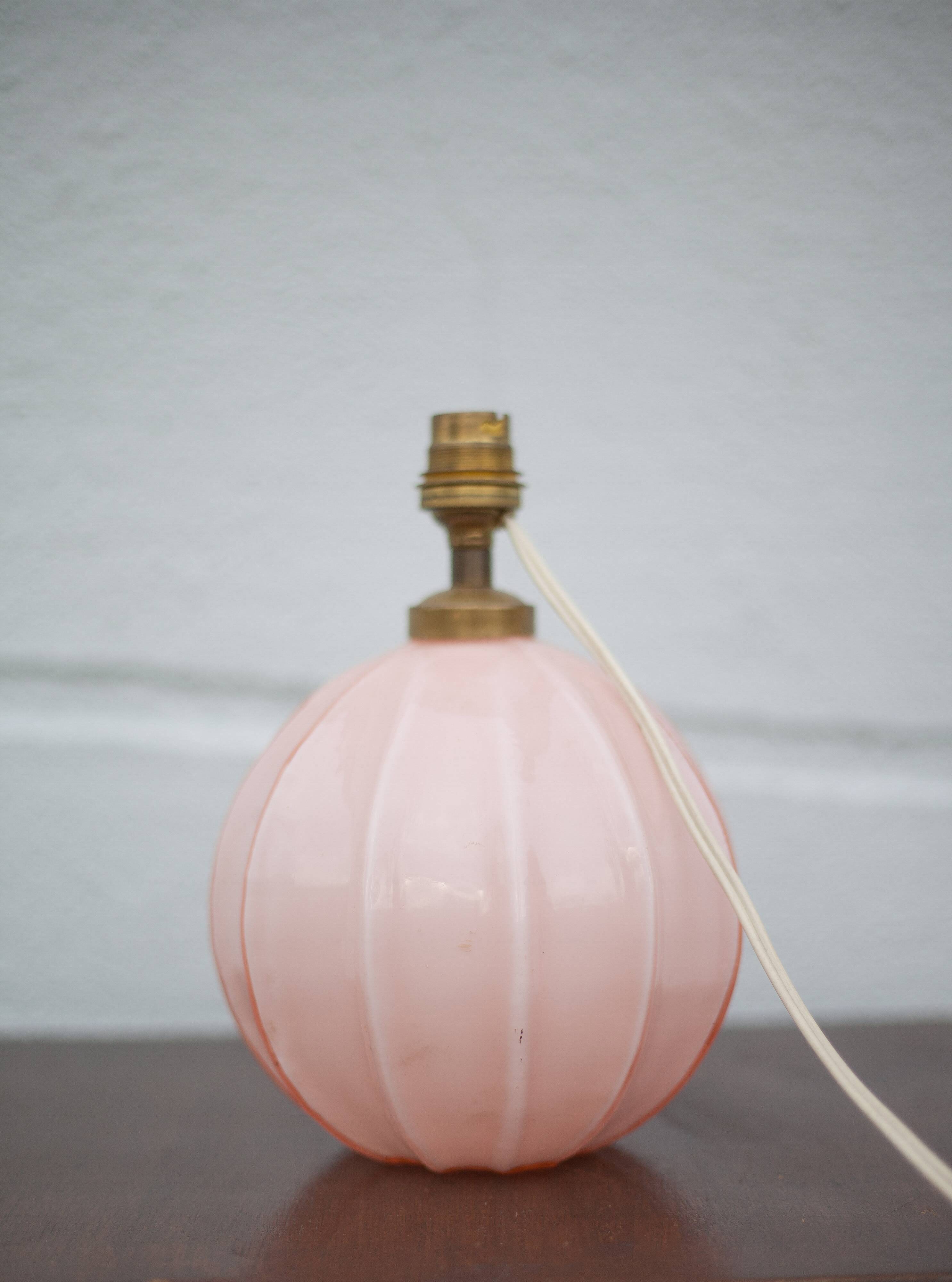 Lampe art déco, lampe à poser, lampe boule opaline rose, lampe de chevet, lampe d'appoint, 40's