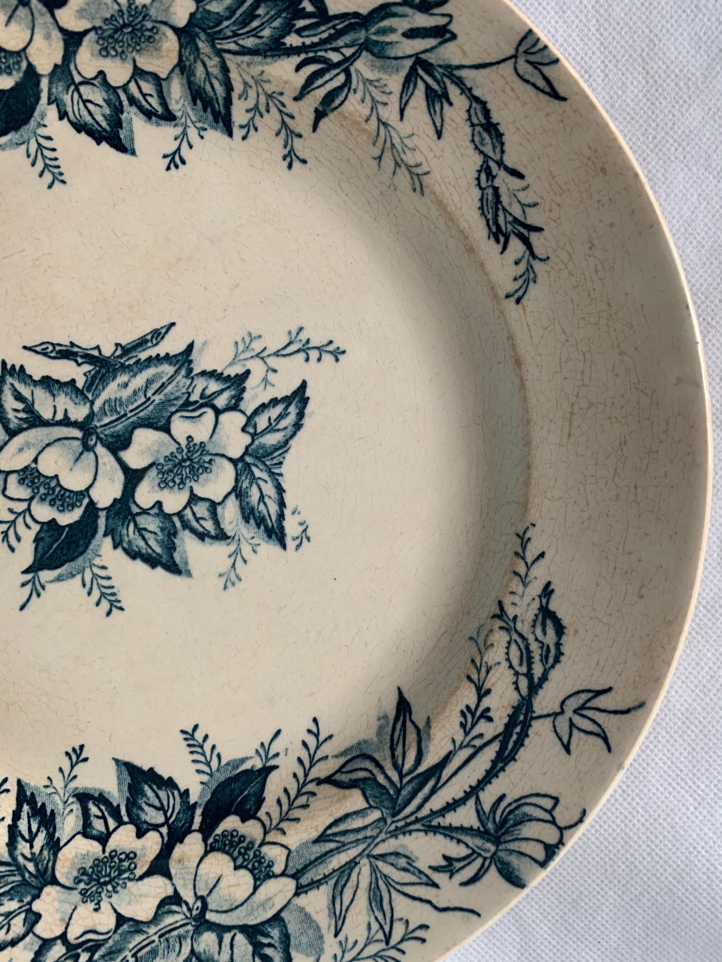 8 plates and an old compoter Terre de Fer HB and Co.
