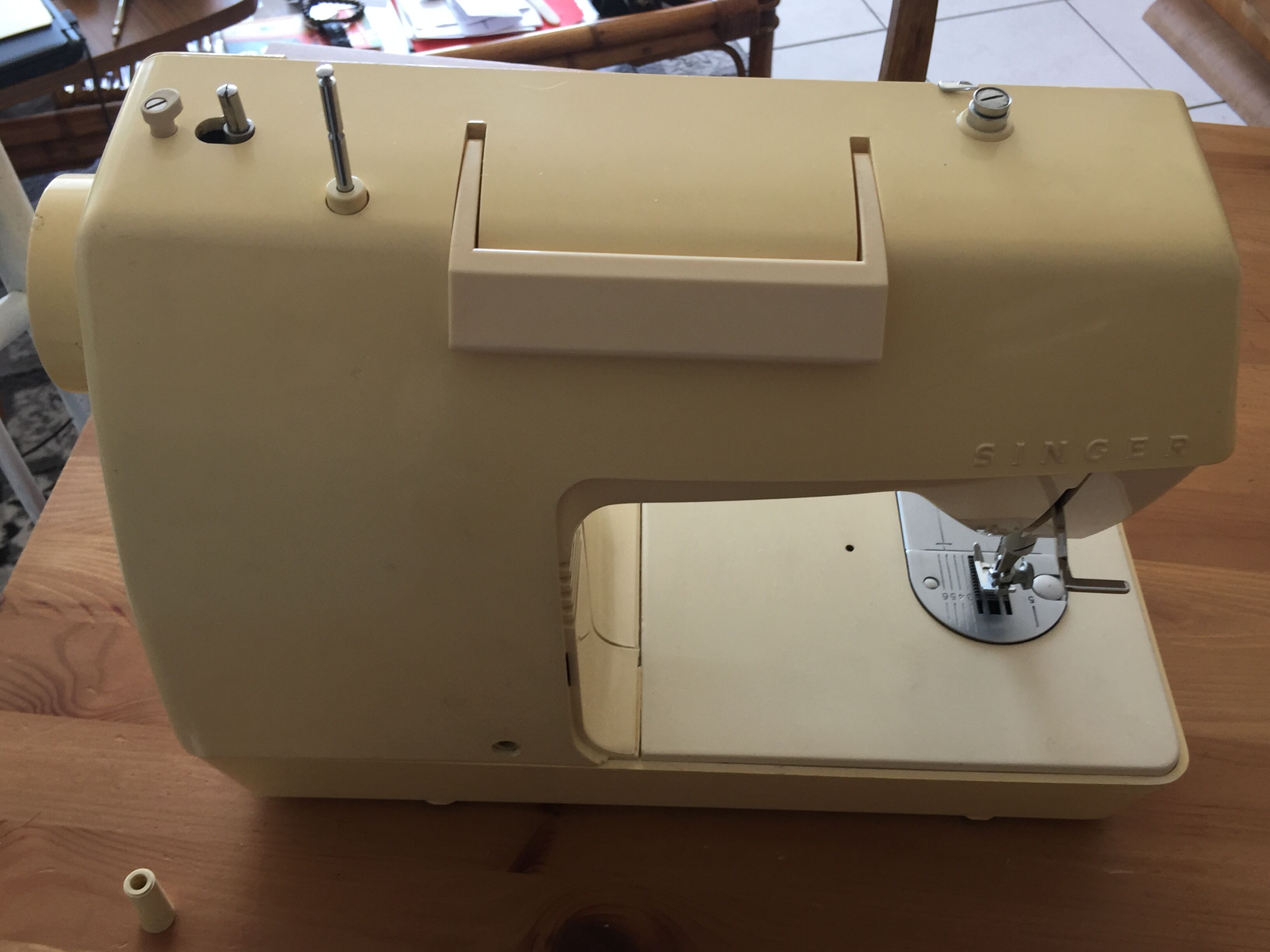 Machine à coudre Singer Starlet 354 année 1975