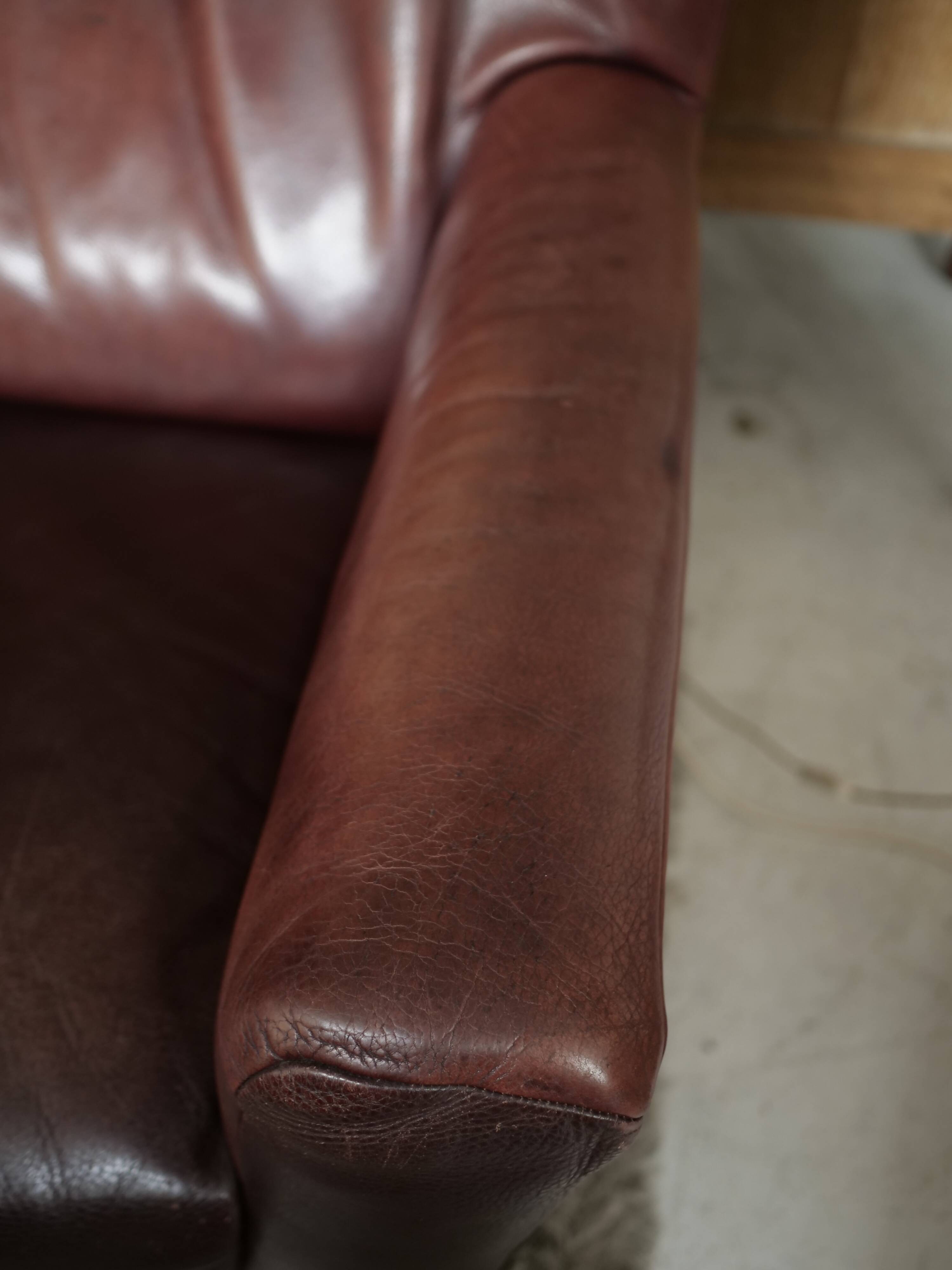 Oxblood leather sofa DeSede DS-72b
