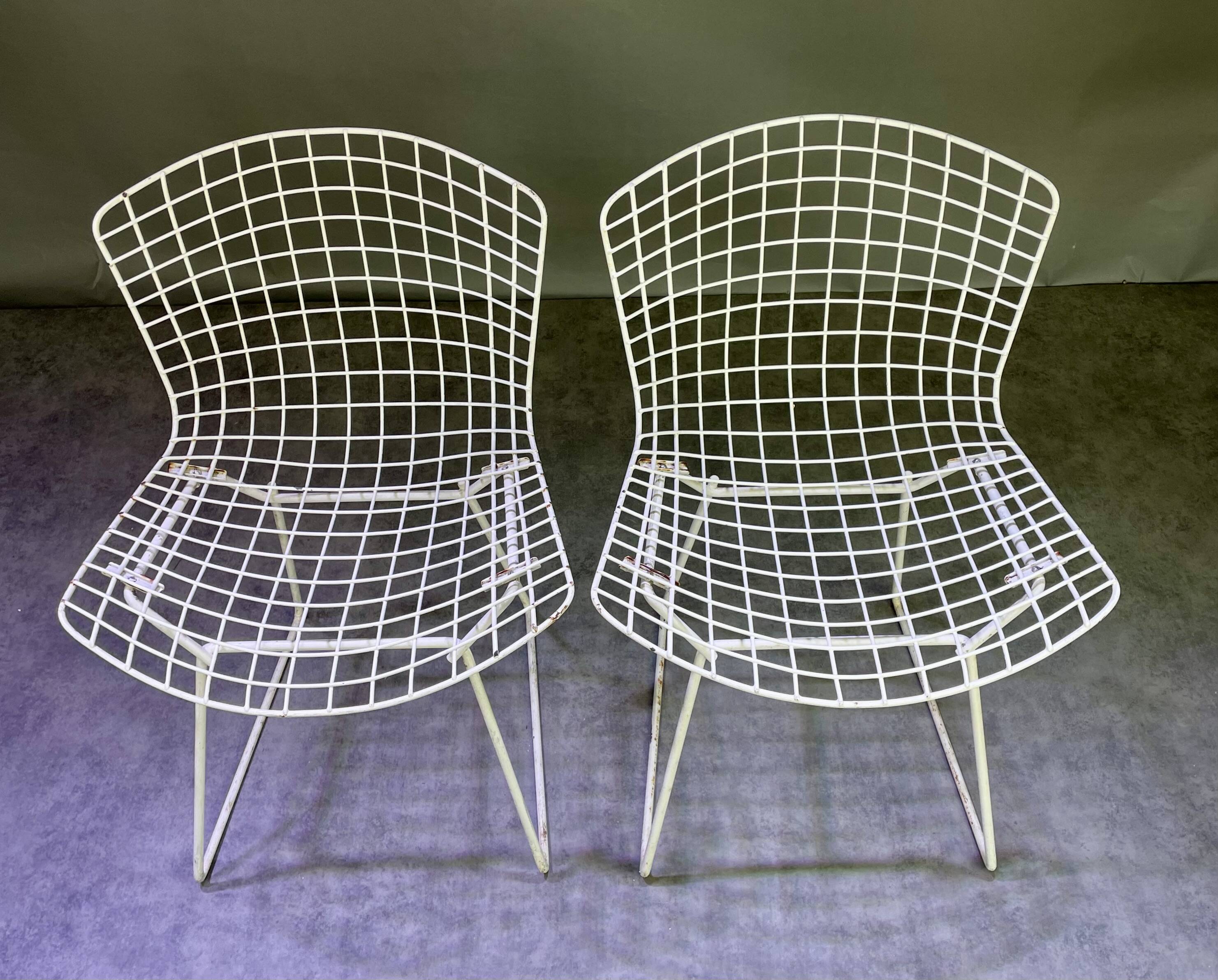 Pair of Bertoïa chairs