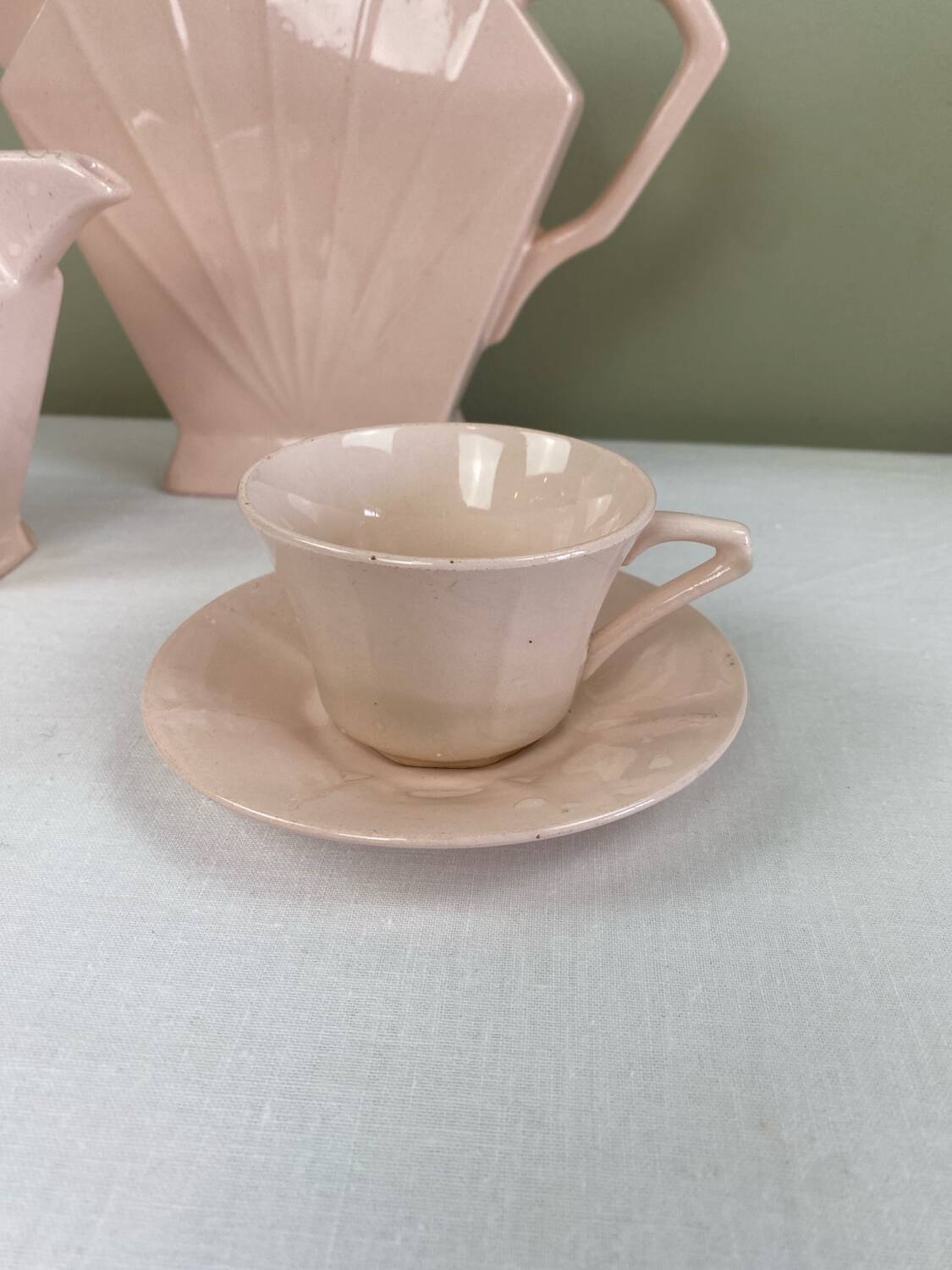 Théière art déco rose