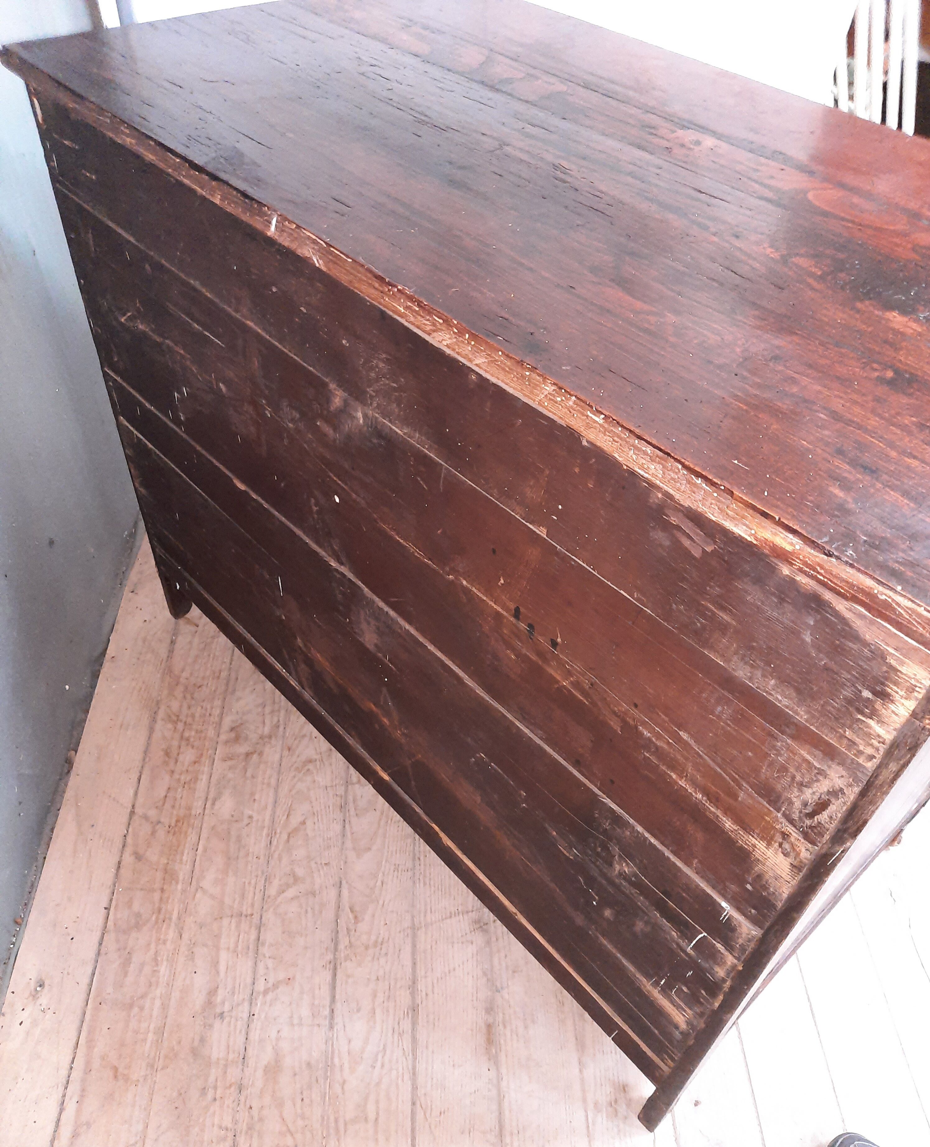 Antique oak chest of drawers
