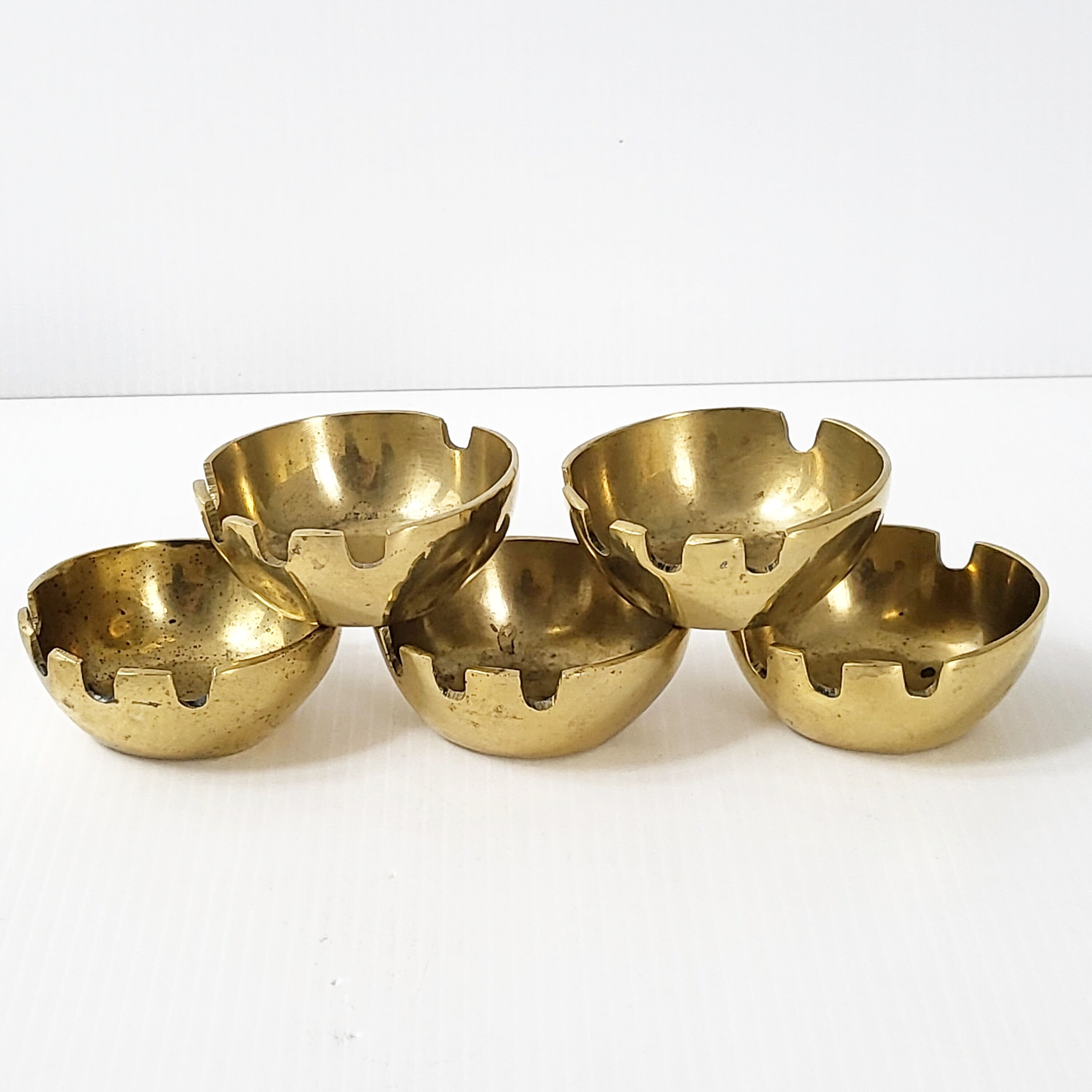 5 vintage ashtrays in gilded brass 1960
