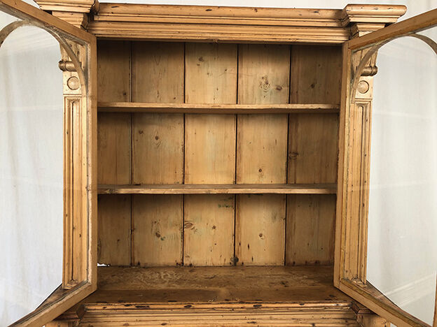 Buffet two fir bodies, glazed in the upper part.